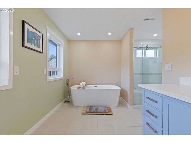 2013 Ne 58TH St, Lincoln City, OR 97367