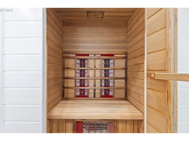 2013 Ne 58TH St, Lincoln City, OR 97367