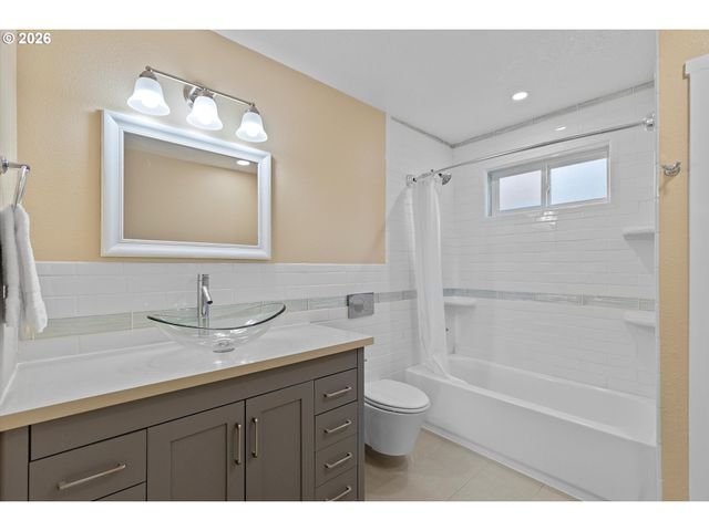 2013 Ne 58TH St, Lincoln City, OR 97367