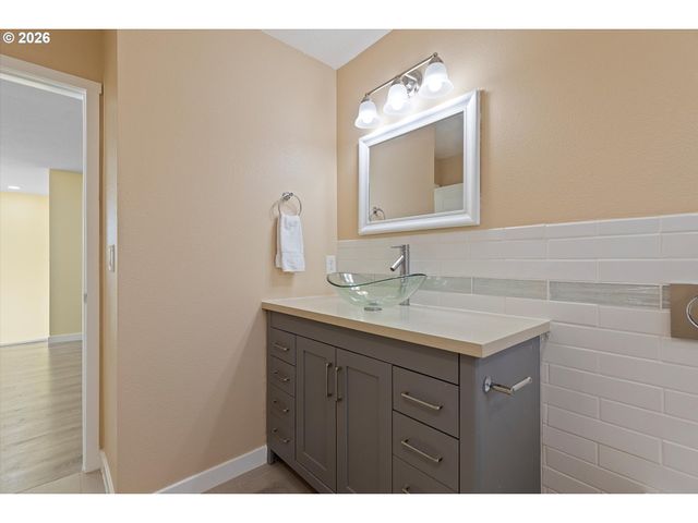 2013 Ne 58TH St, Lincoln City, OR 97367