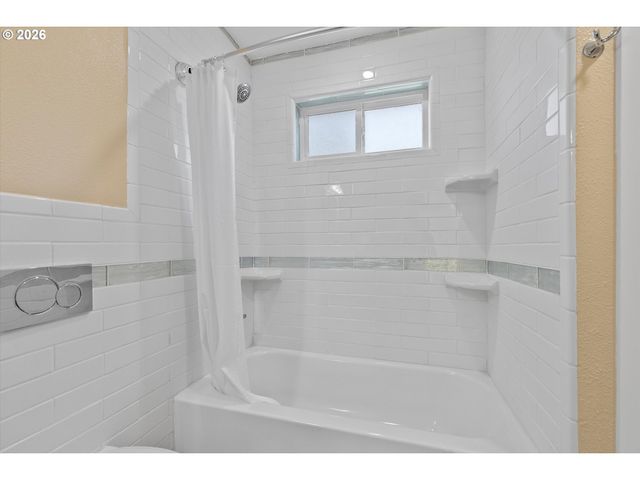 2013 Ne 58TH St, Lincoln City, OR 97367