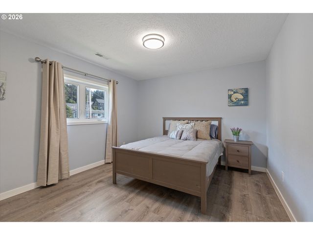 2013 Ne 58TH St, Lincoln City, OR 97367