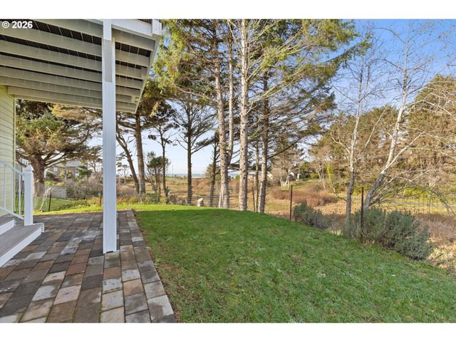 2013 Ne 58TH St, Lincoln City, OR 97367