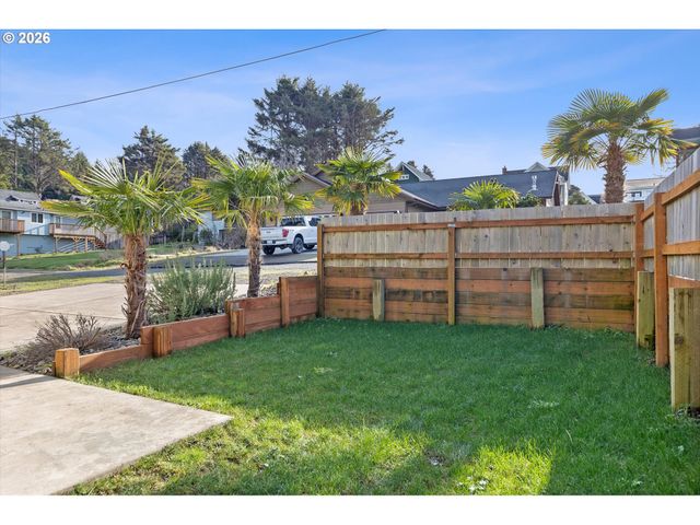 2013 Ne 58TH St, Lincoln City, OR 97367