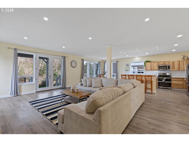 2013 Ne 58TH St, Lincoln City, OR 97367