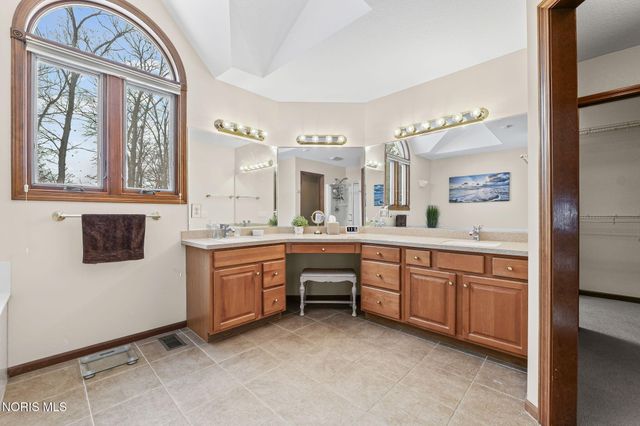 8937 Sycamore Trail, Sylvania, OH 43560
