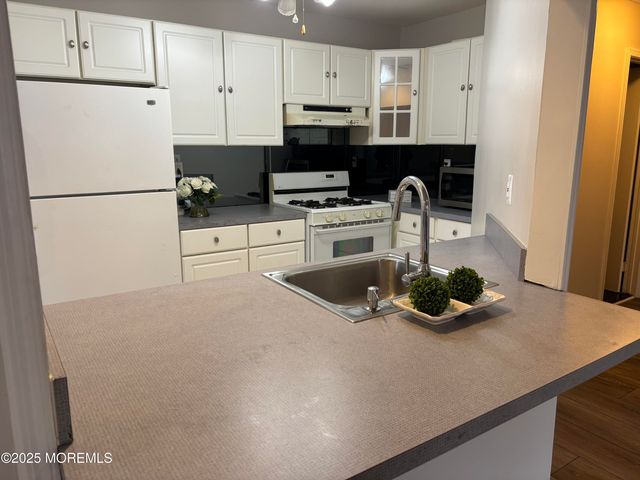 481 Hawthorne Place, Morganville, NJ 07751