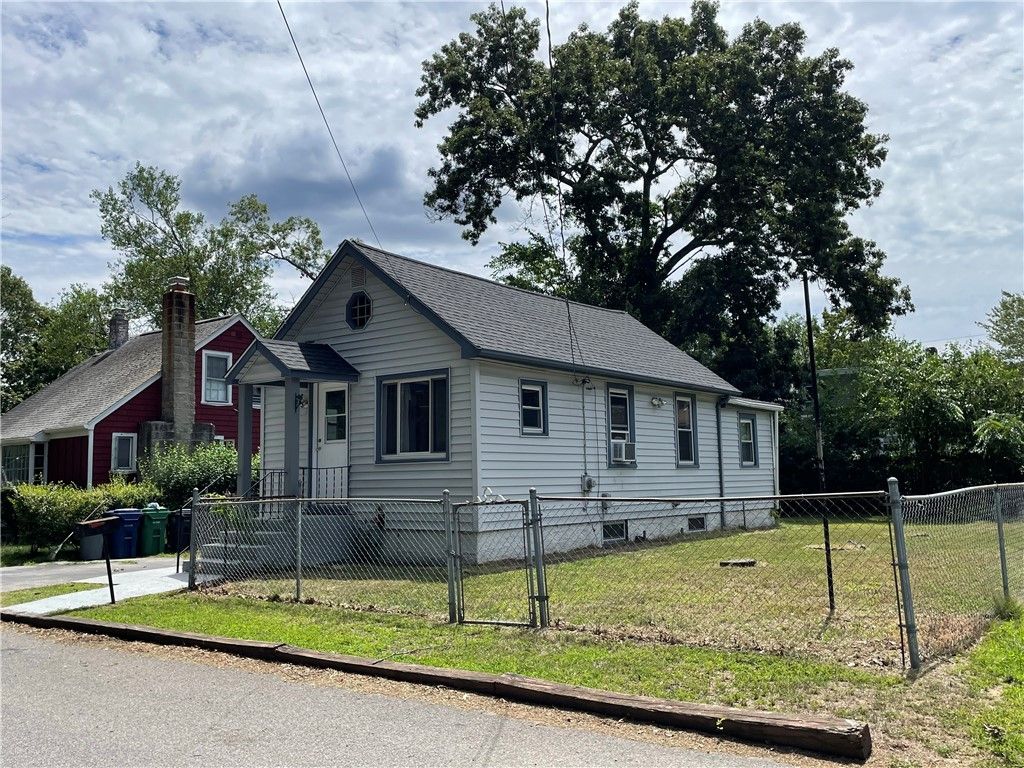 32 Salix Street, Warwick, RI 02889
