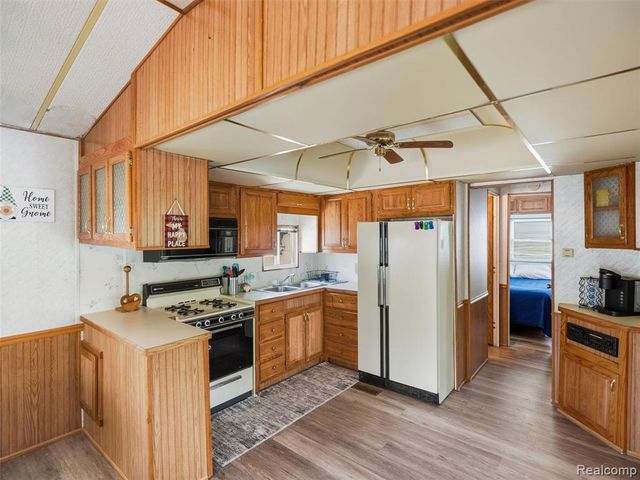 10001 Goodall Road 328, Durand, MI 48429