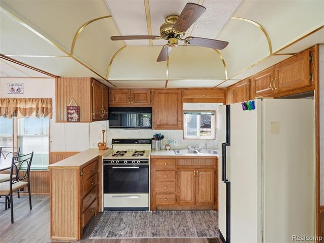 10001 Goodall Road 328, Durand, MI 48429