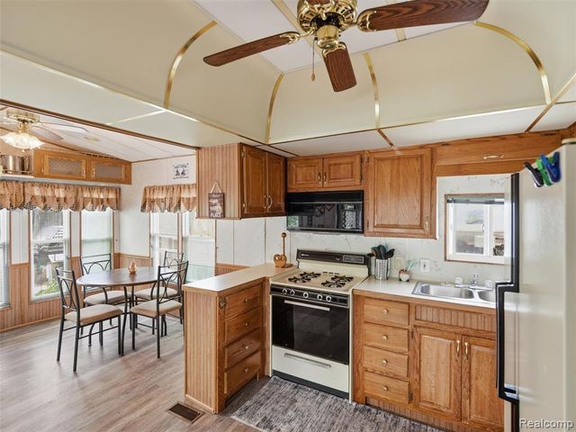 10001 Goodall Road 328, Durand, MI 48429