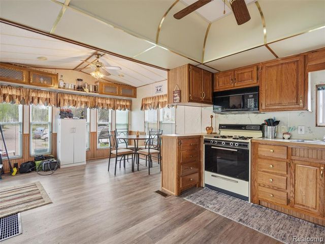 10001 Goodall Road 328, Durand, MI 48429