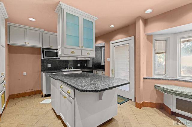 73 Arundel Place, Clayton, MO 63105