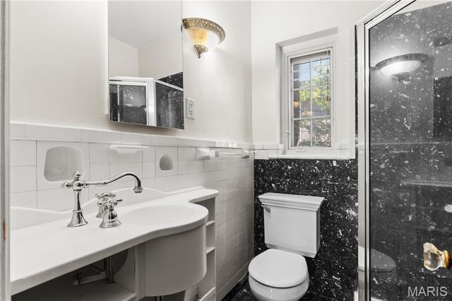 73 Arundel Place, Clayton, MO 63105