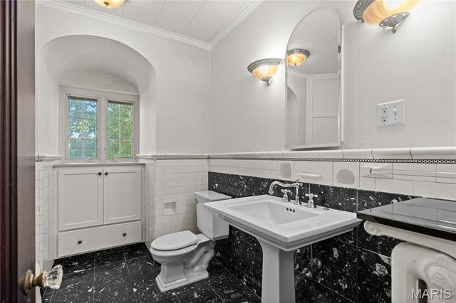 73 Arundel Place, Clayton, MO 63105