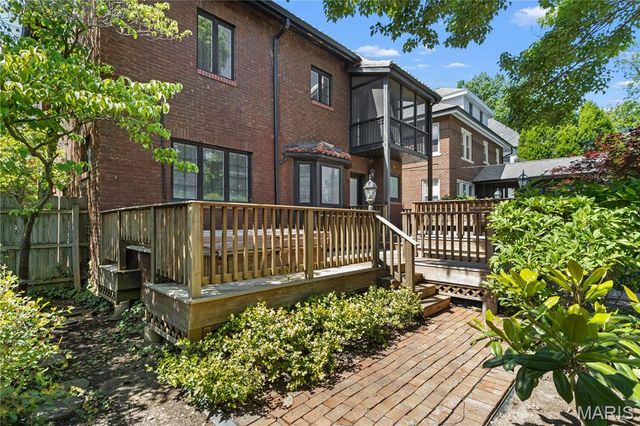 73 Arundel Place, Clayton, MO 63105