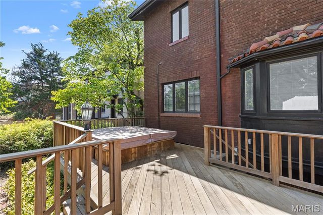 73 Arundel Place, Clayton, MO 63105