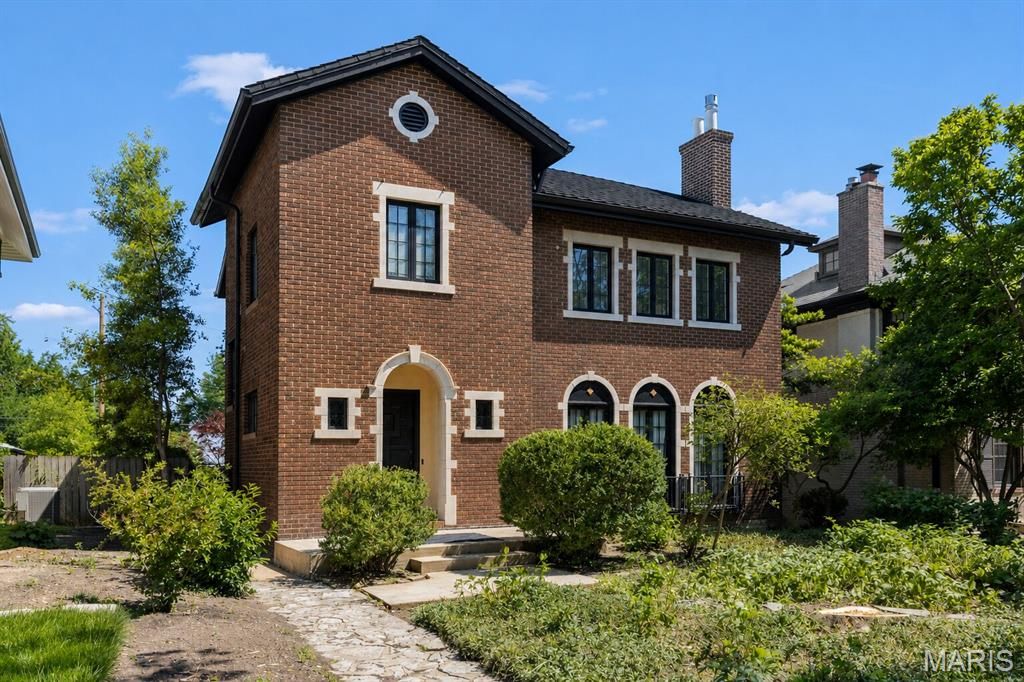 73 Arundel Place, Clayton, MO 63105