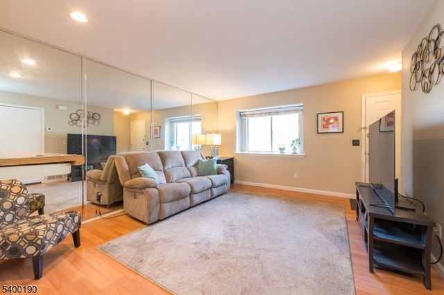 303 Arsdale Ter 303, Union Twp., NJ 07083