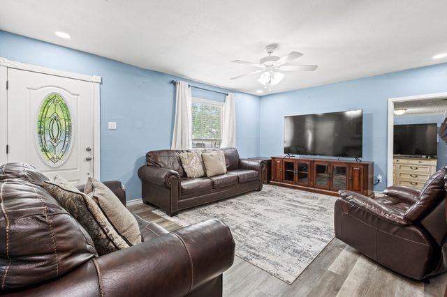 2811 Carlson Drive, Dallas, TX 75235