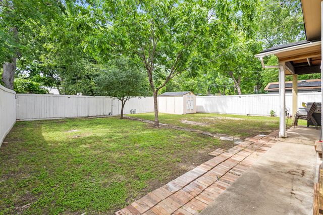 2811 Carlson Drive, Dallas, TX 75235