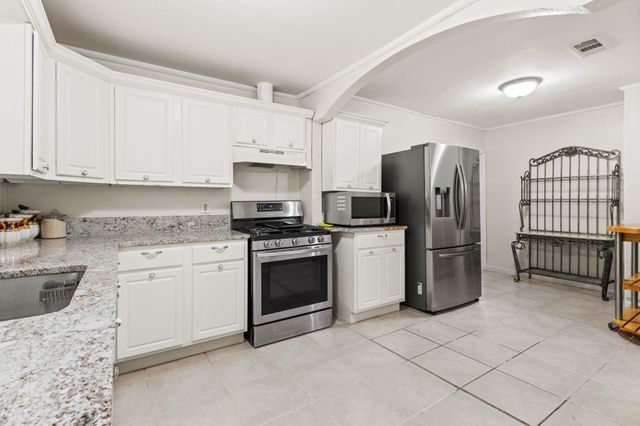 2811 Carlson Drive, Dallas, TX 75235
