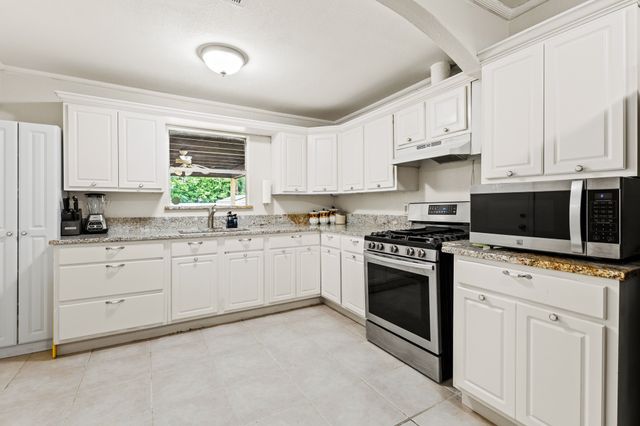 2811 Carlson Drive, Dallas, TX 75235
