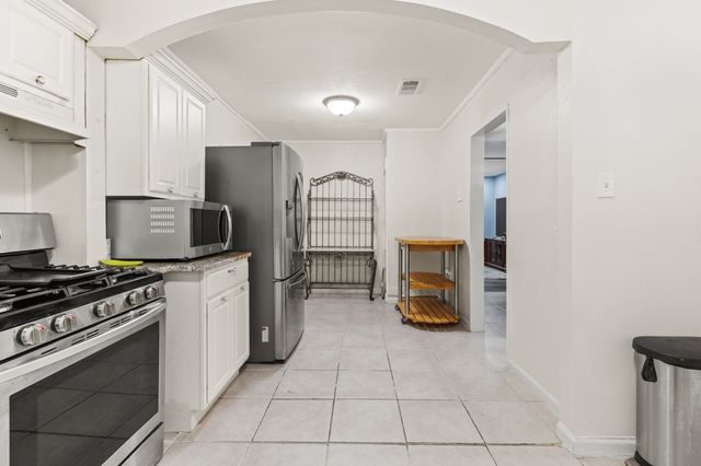 2811 Carlson Drive, Dallas, TX 75235