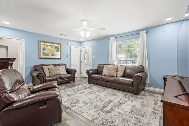 2811 Carlson Drive, Dallas, TX 75235