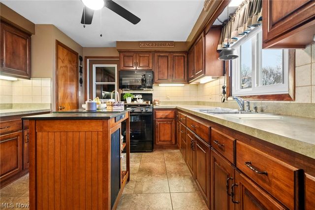 4401 Forest Hill Drive, Lorain, OH 44053