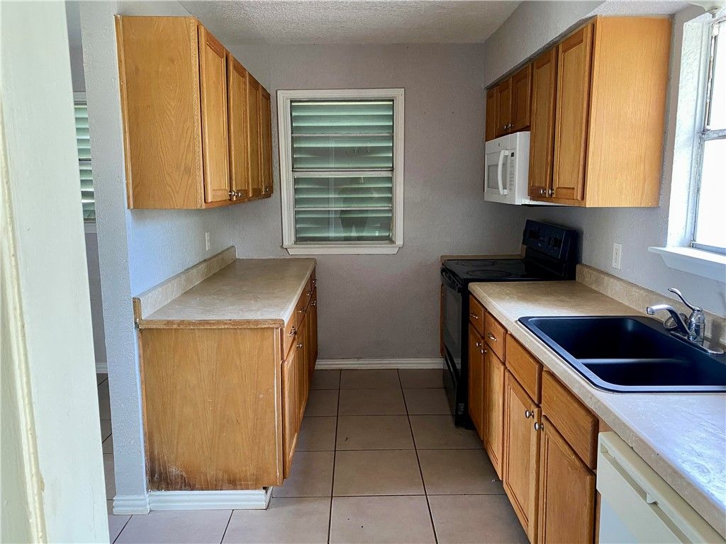 1233 Baywood, Corpus Christi, TX 78418 — photo 2