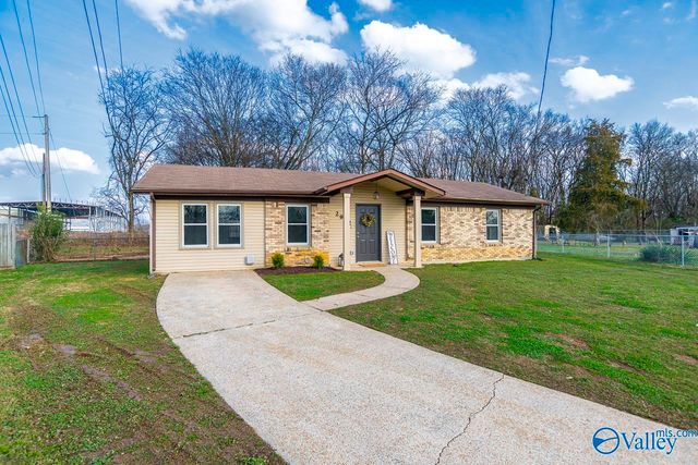 2902 Alhambra Circle, Huntsville, AL 35805