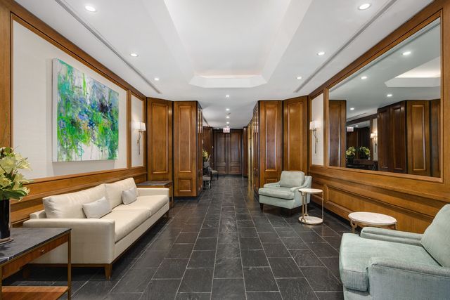 990 N Lake Shore Drive 19B, Chicago, IL 60611