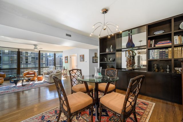 990 N Lake Shore Drive 19B, Chicago, IL 60611