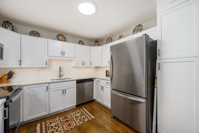 990 N Lake Shore Drive 19B, Chicago, IL 60611