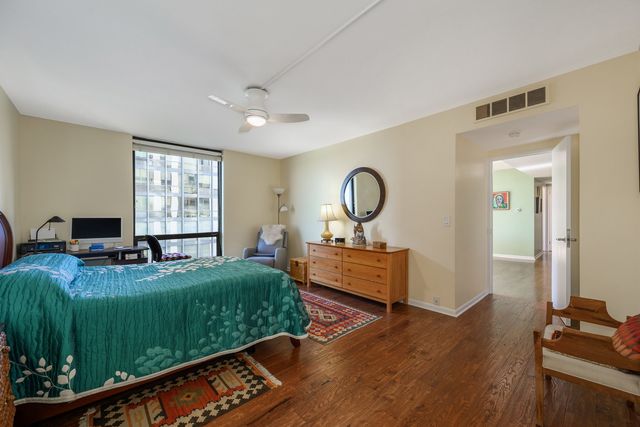 990 N Lake Shore Drive 19B, Chicago, IL 60611