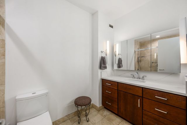 990 N Lake Shore Drive 19B, Chicago, IL 60611