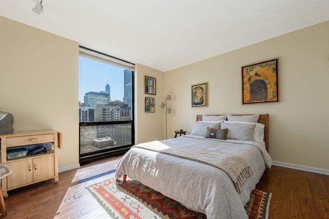 990 N Lake Shore Drive 19B, Chicago, IL 60611