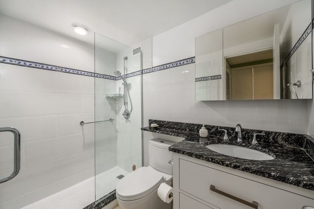 990 N Lake Shore Drive 19B, Chicago, IL 60611