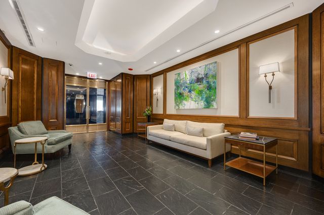 990 N Lake Shore Drive 19B, Chicago, IL 60611