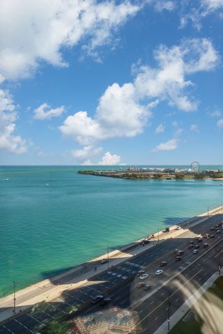990 N Lake Shore Drive 19B, Chicago, IL 60611