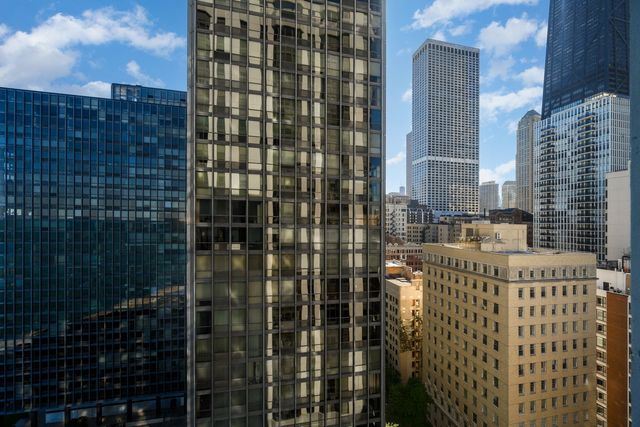 990 N Lake Shore Drive 19B, Chicago, IL 60611