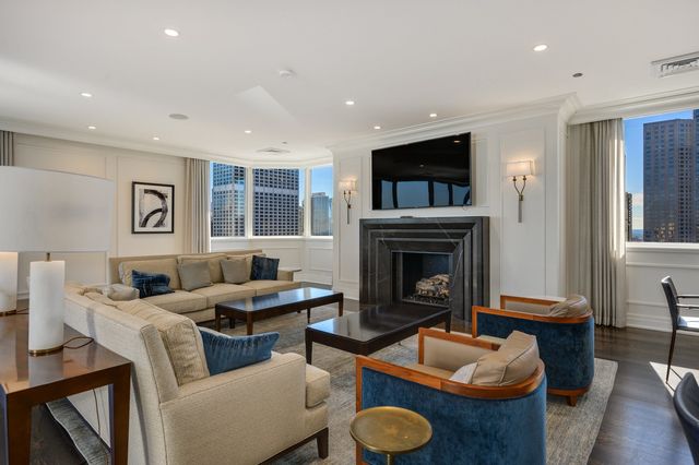 990 N Lake Shore Drive 19B, Chicago, IL 60611