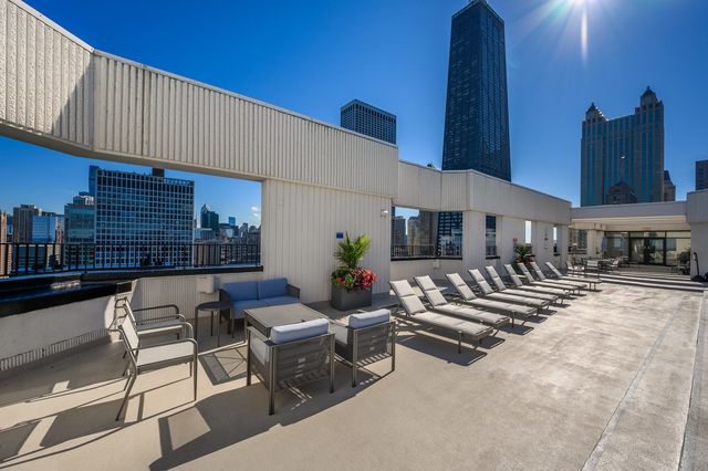 990 N Lake Shore Drive 19B, Chicago, IL 60611