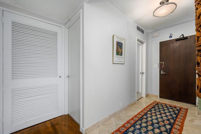 990 N Lake Shore Drive 19B, Chicago, IL 60611