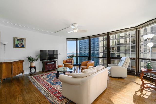 990 N Lake Shore Drive 19B, Chicago, IL 60611