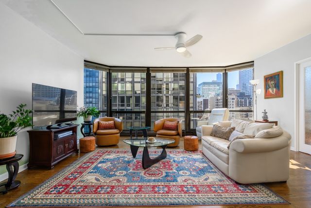 990 N Lake Shore Drive 19B, Chicago, IL 60611
