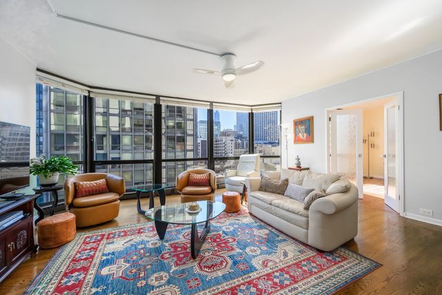 990 N Lake Shore Drive 19B, Chicago, IL 60611