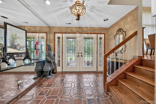7115 Paterese Drive, Bloomfield Hills, MI 48301