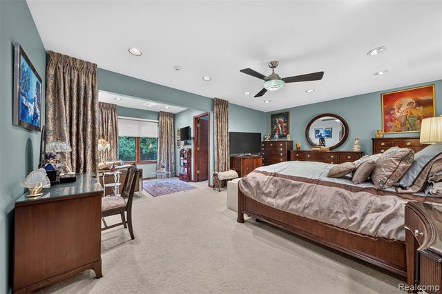 7115 Paterese Drive, Bloomfield Hills, MI 48301